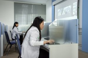 Mahasiswa Prodi Dokter Gigi Spesialis Periodonsia sedang mengikuti Ujian Computer Based Test